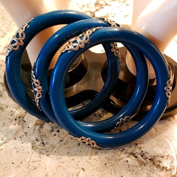 Bangle bracelets. - Picture 2 of 4